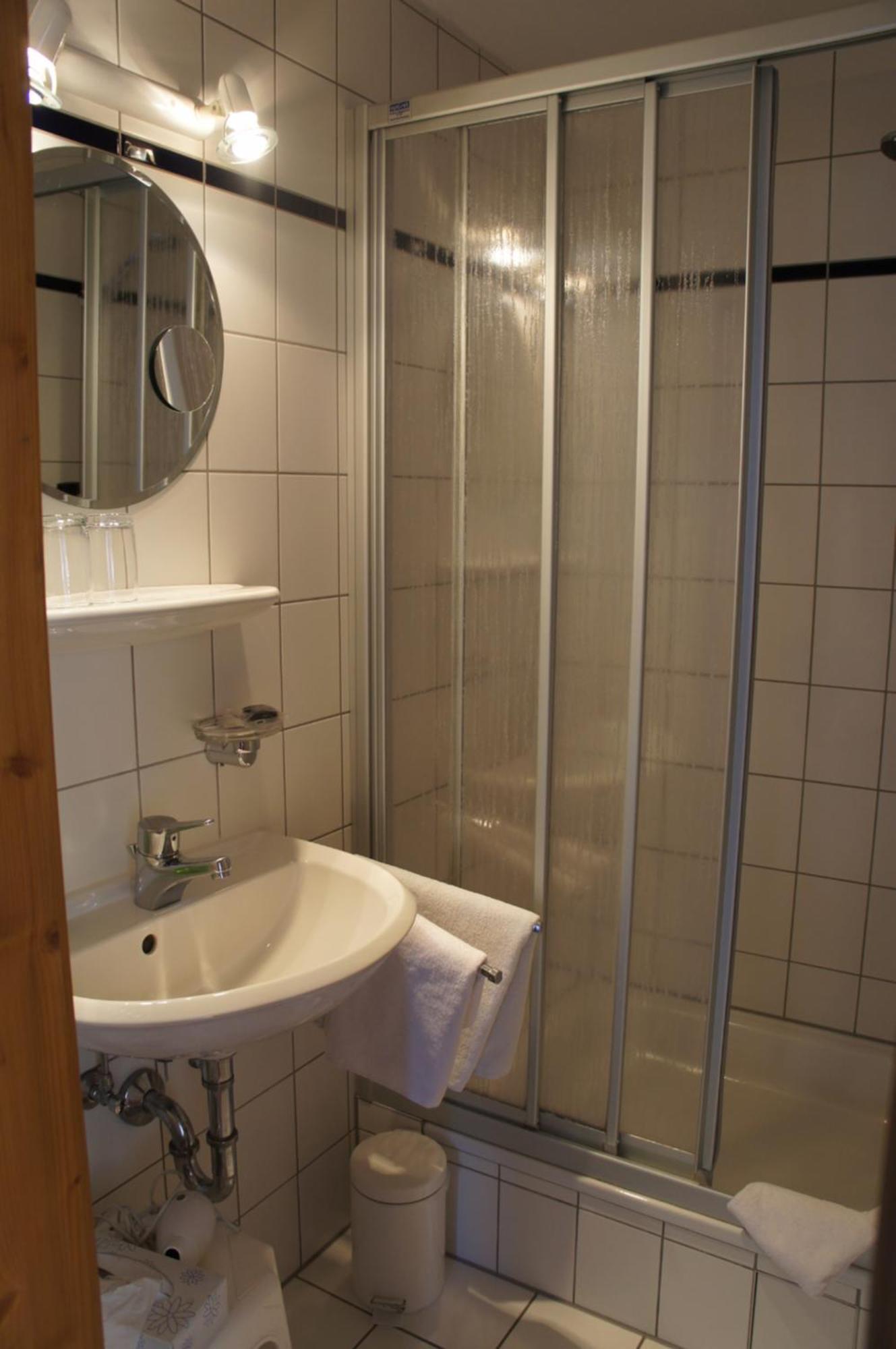 Hotel Schwarzer Adler Erlangen Habitación foto